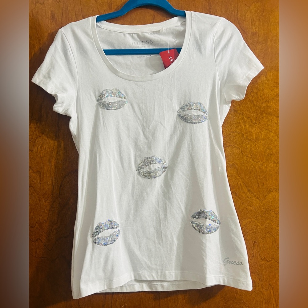 Guess Los Angeles 
White Tara Sequin Lips Scoop. 
Size Medium.